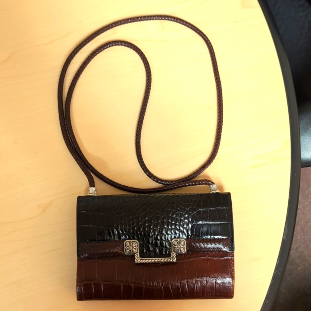 Brighten over the shoulder wallet